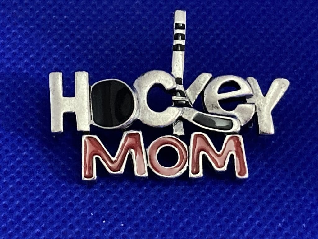 Hockey Mom lapel pin