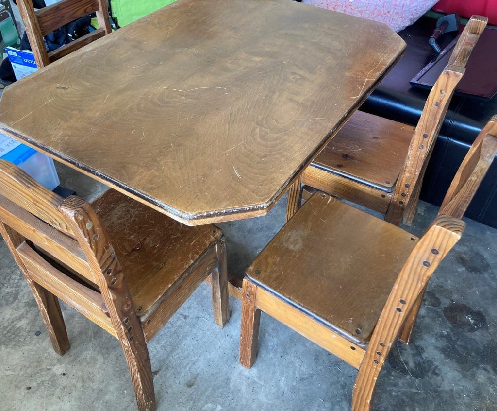 Dining Table with 4 chairs