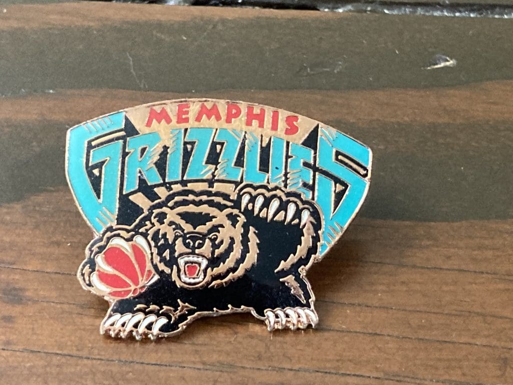 Memphis Grizzlies Bear NBA Basketball lapel pin