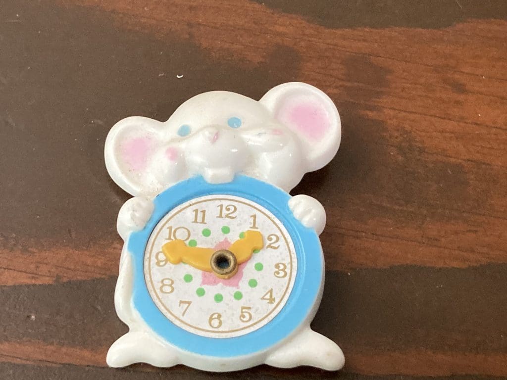 1974 Avon Mouse with Clock movable hands pin